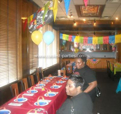 Cowboy Birthday Cake on Carnival 1st Birthday Party   1st Guest In Decorated Room